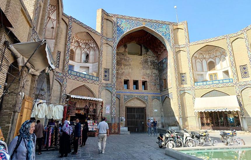 عکس از سردر بازار قیصریه اصفهان